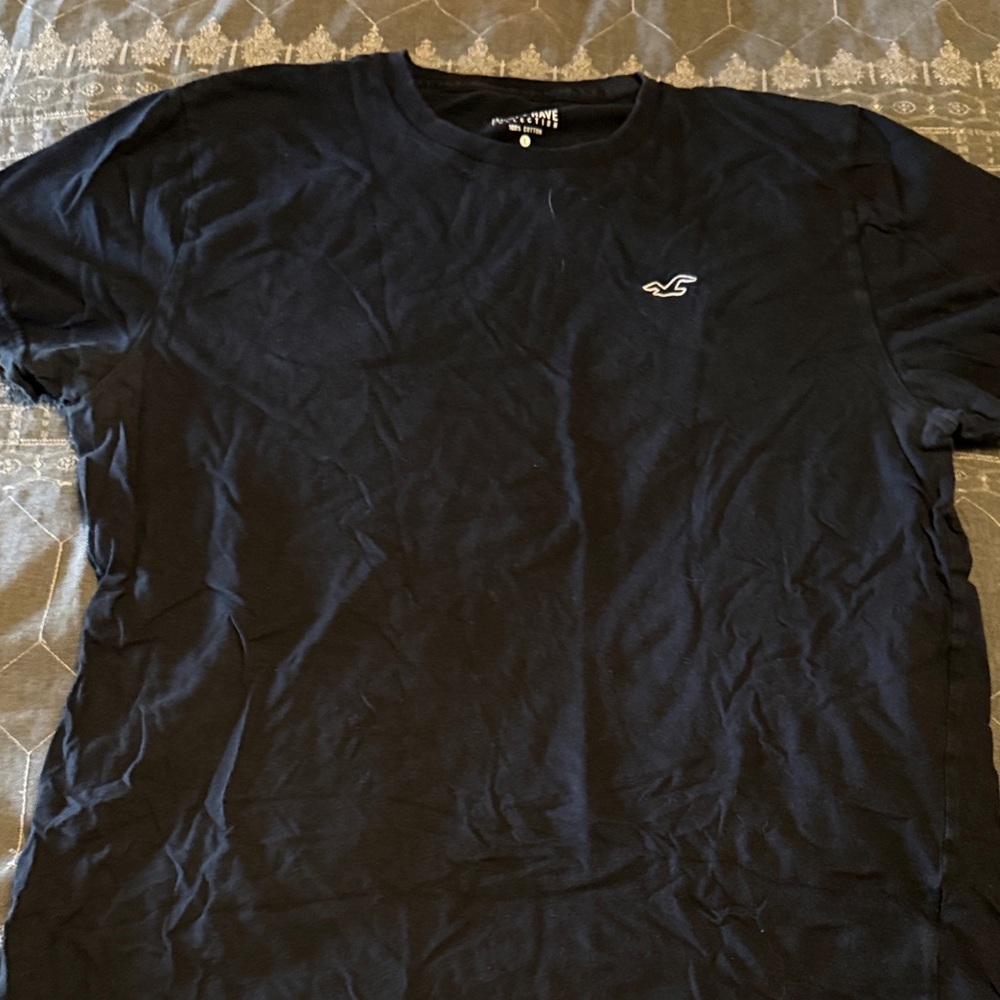 Hollister Men's Dark Blue Tee